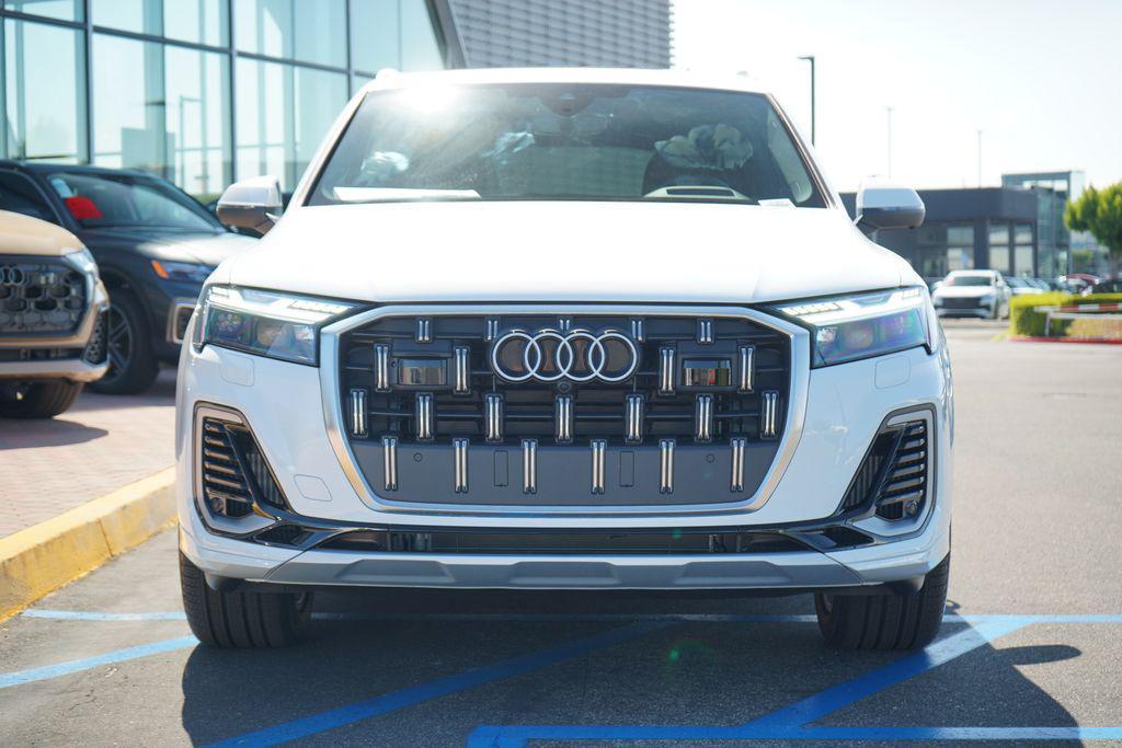 new 2025 Audi Q7 car, priced at $82,620