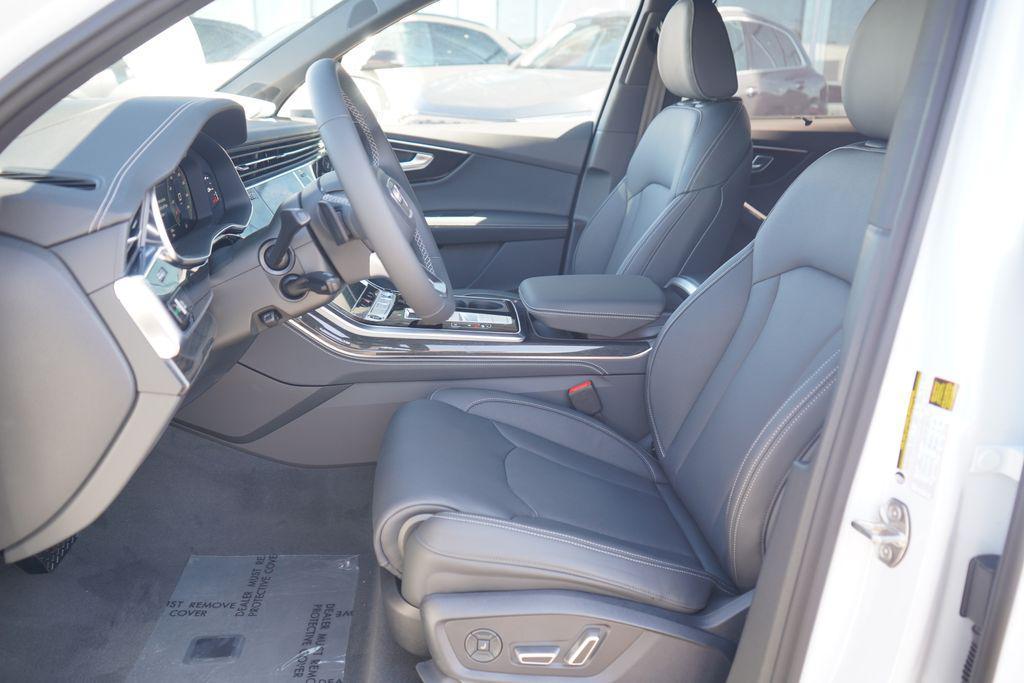 new 2025 Audi Q7 car, priced at $82,620