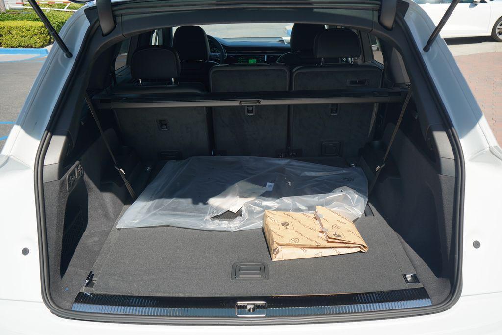 new 2025 Audi Q7 car, priced at $82,620