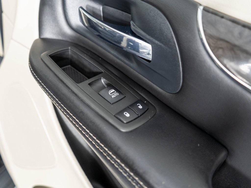 used 2014 Chrysler Town & Country car, priced at $8,994