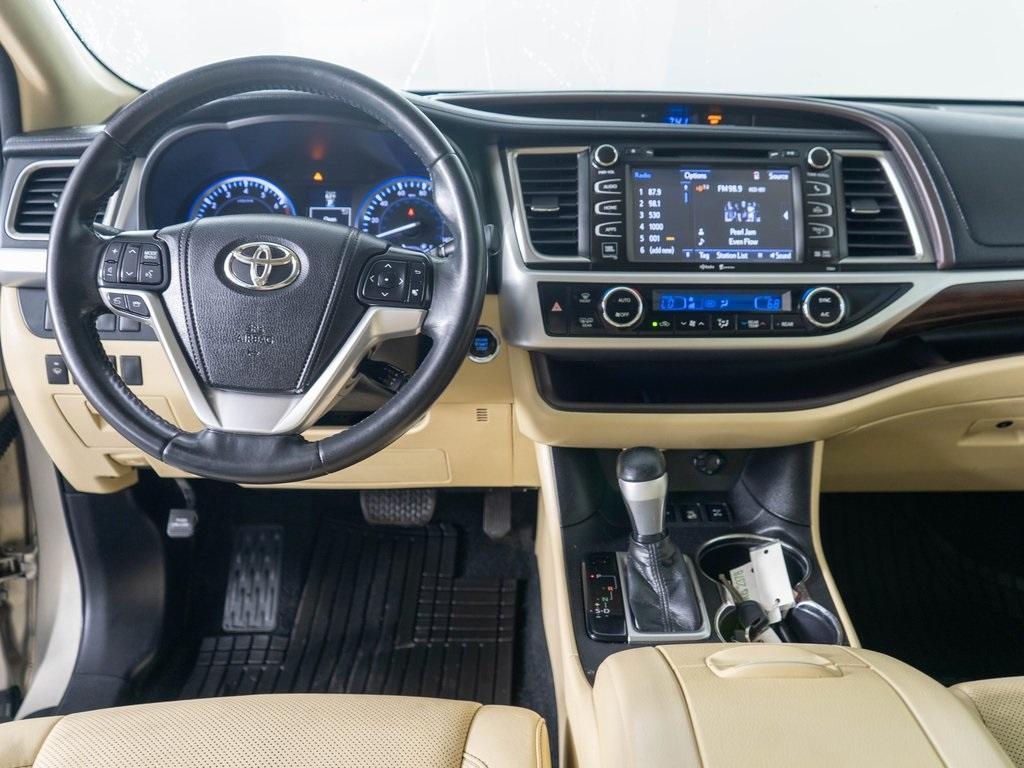 used 2014 Toyota Highlander car, priced at $17,994