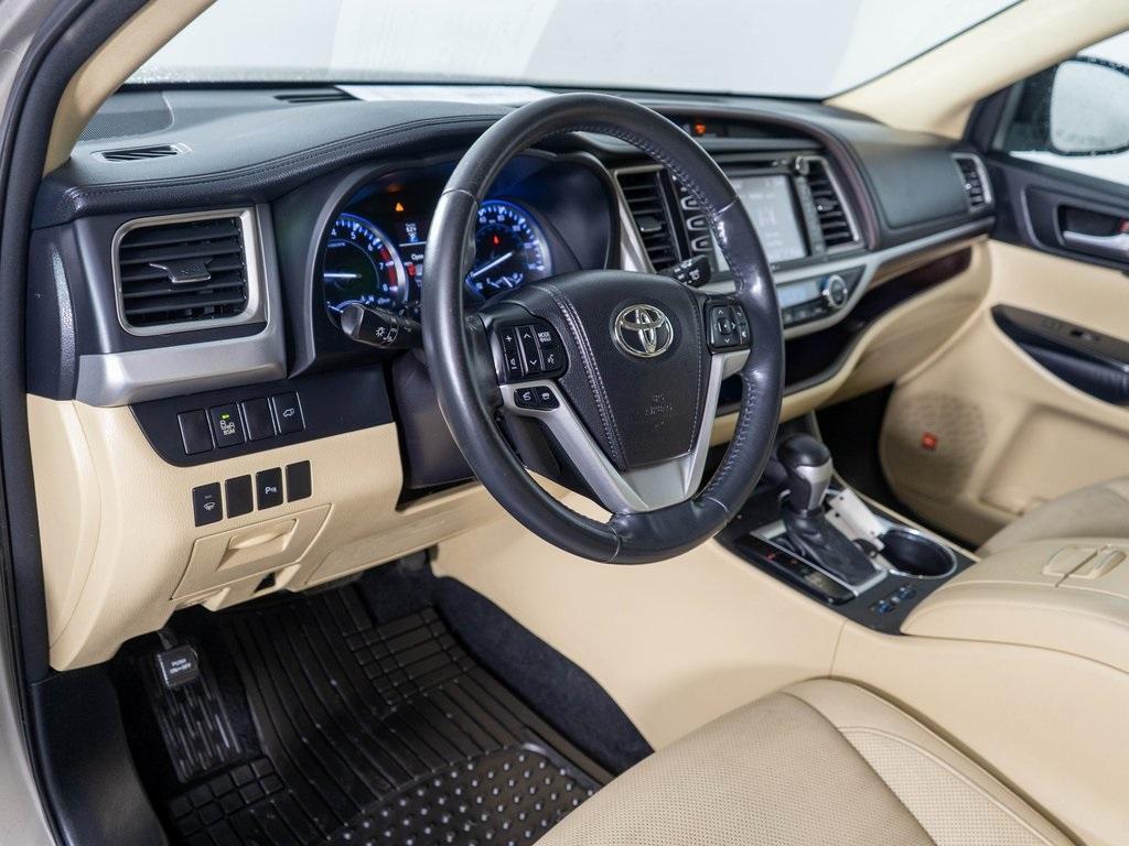 used 2014 Toyota Highlander car, priced at $17,994