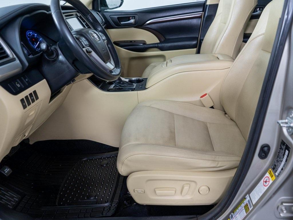 used 2014 Toyota Highlander car, priced at $17,994