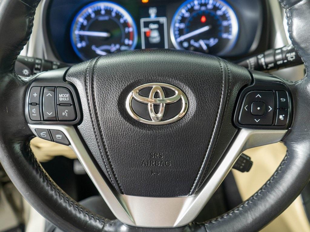 used 2014 Toyota Highlander car, priced at $17,994
