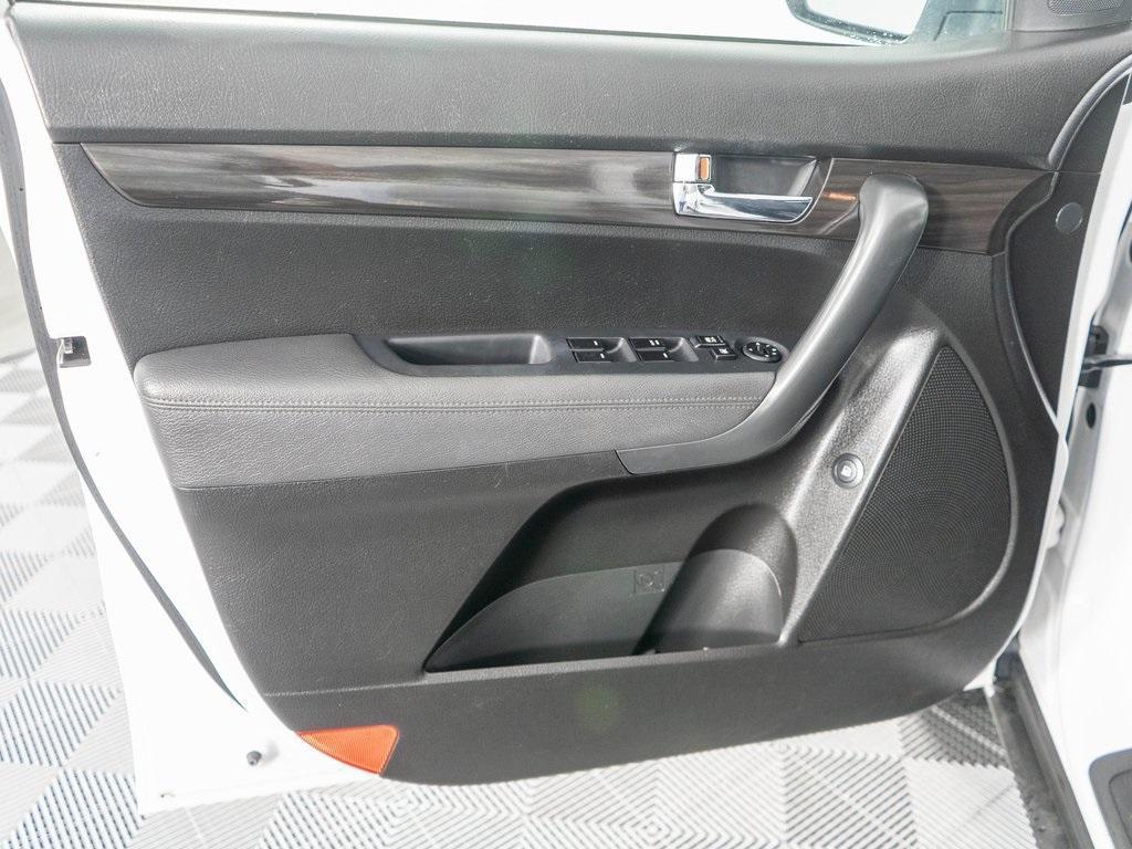 used 2011 Kia Sorento car, priced at $5,500