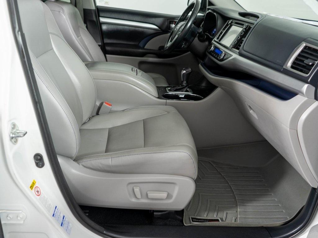 used 2017 Toyota Highlander Hybrid car, priced at $22,995