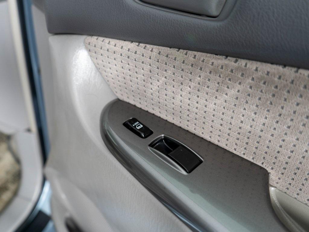 used 2006 Toyota Sienna car, priced at $8,989