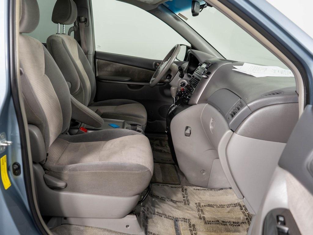 used 2006 Toyota Sienna car, priced at $8,989