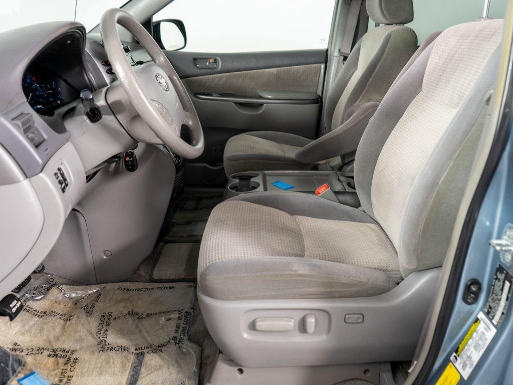used 2006 Toyota Sienna car, priced at $8,989