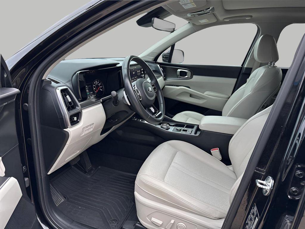 used 2021 Kia Sorento Hybrid car, priced at $24,248