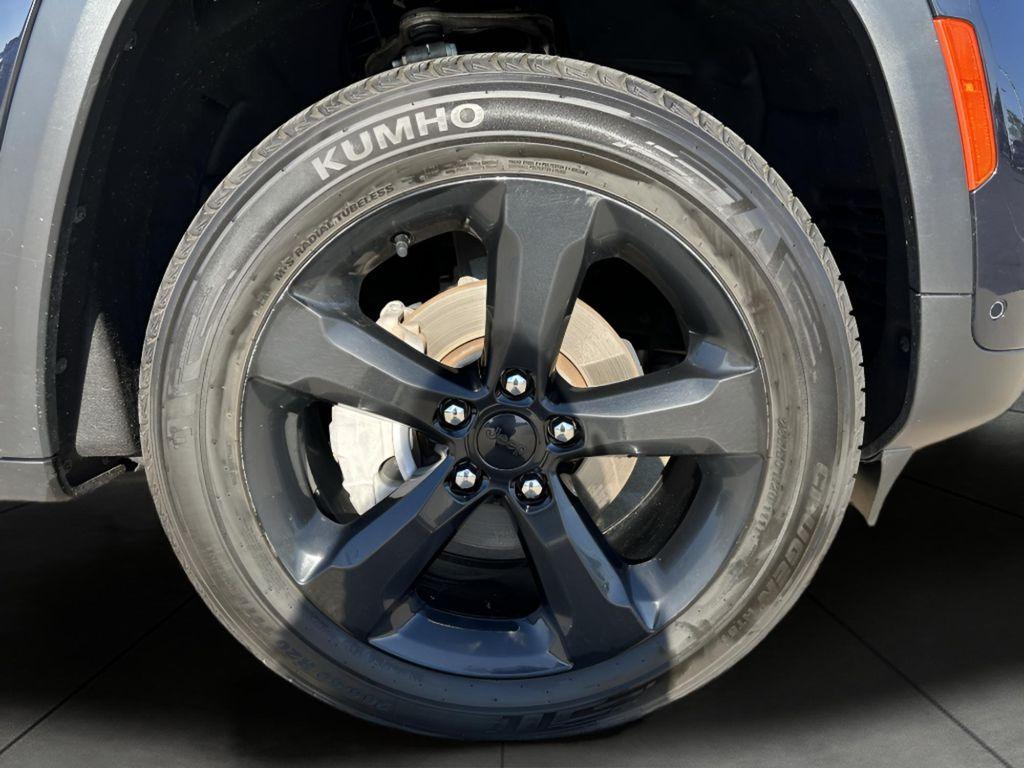 used 2024 Jeep Grand Cherokee car, priced at $34,230