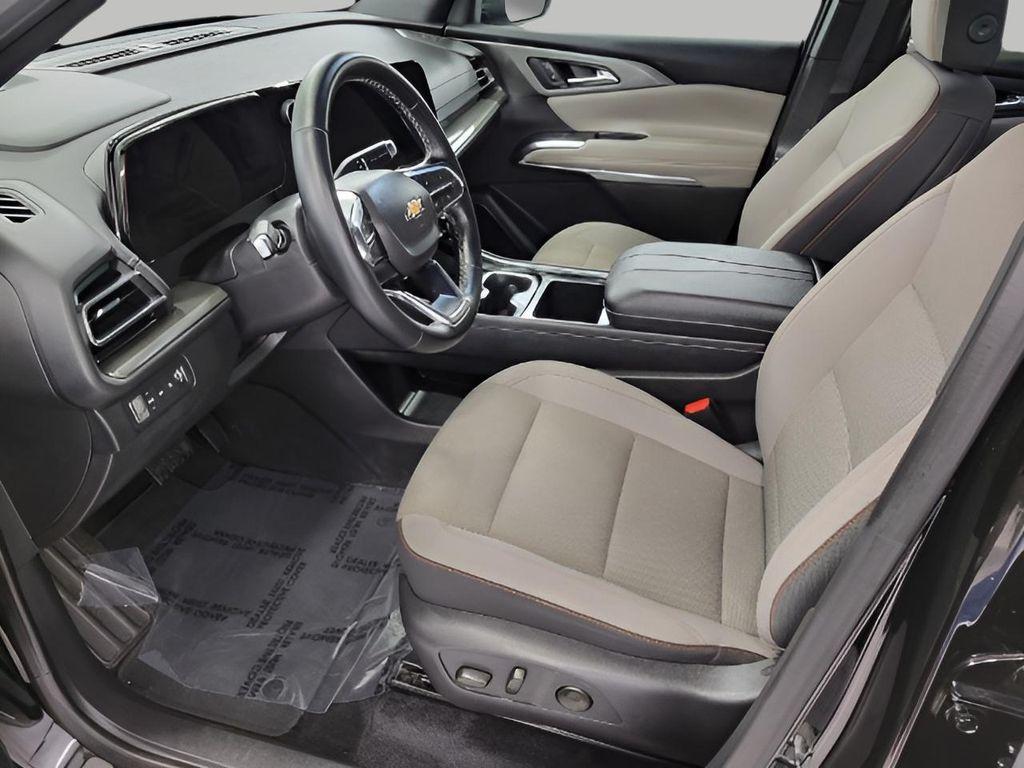 used 2025 Chevrolet Traverse car, priced at $36,480