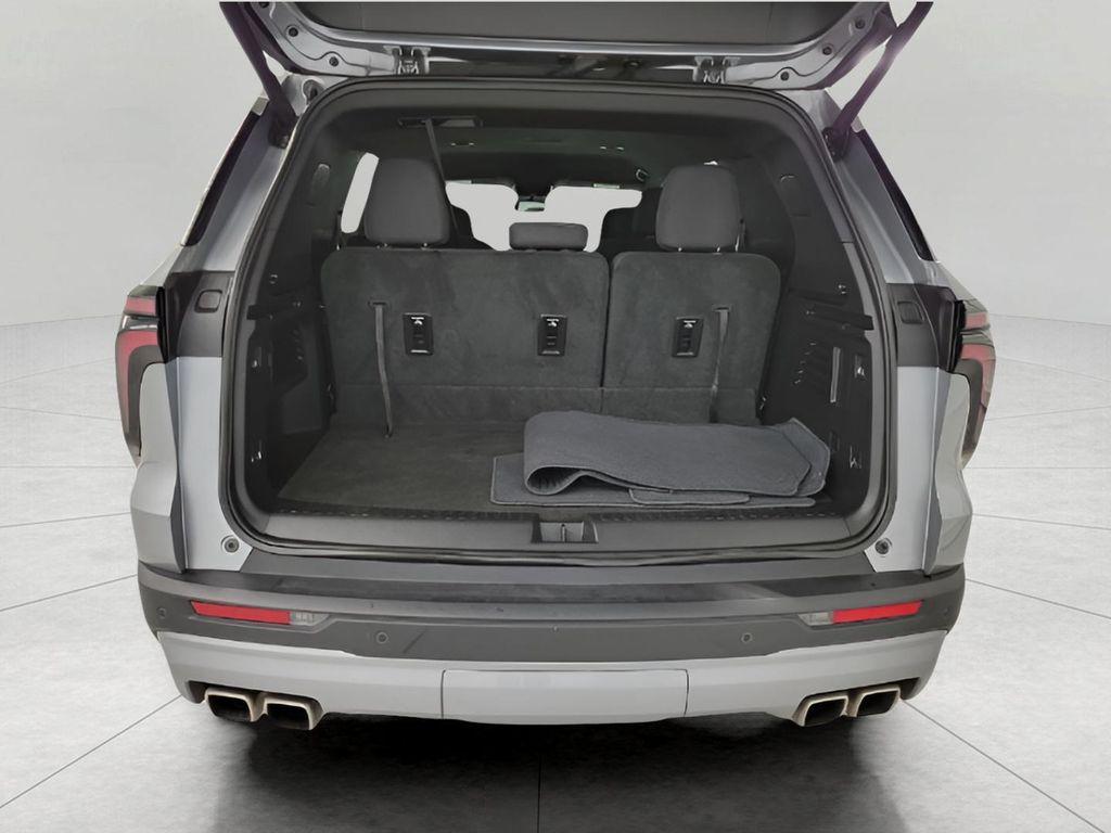 used 2025 Chevrolet Traverse car, priced at $36,752