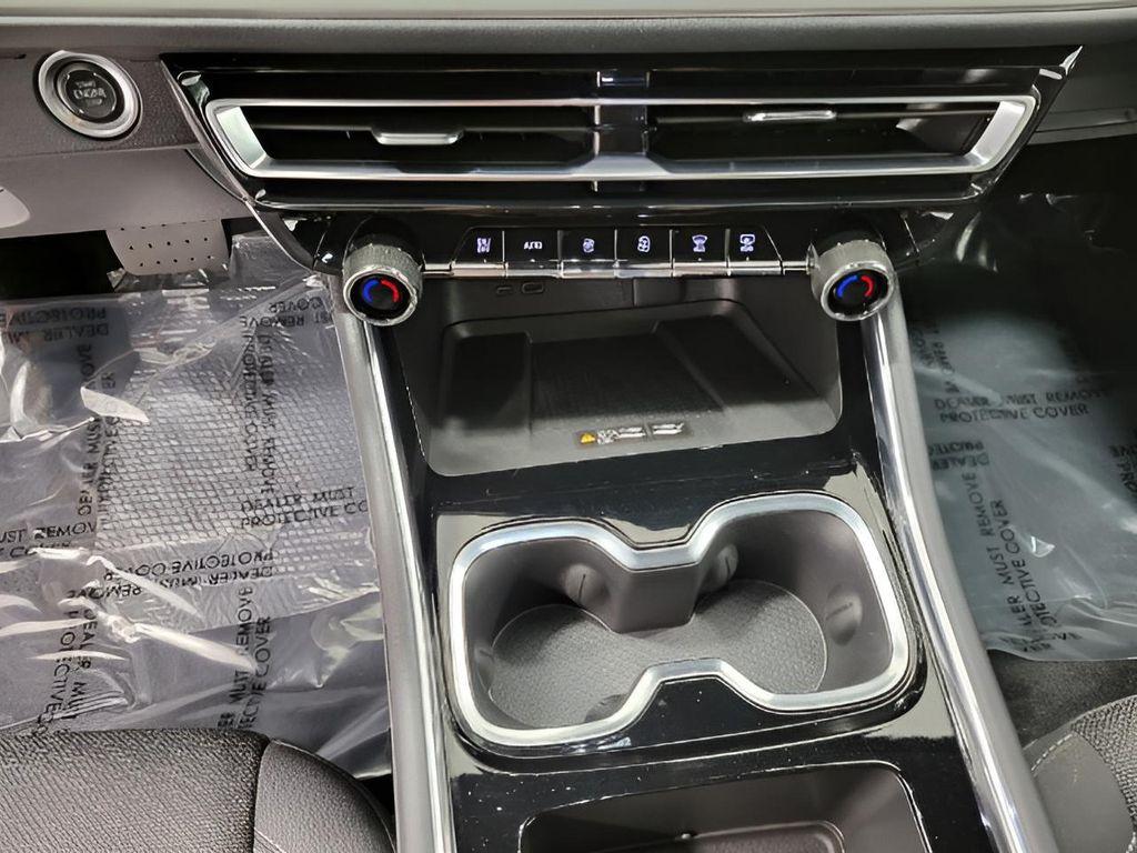 used 2025 Chevrolet Traverse car, priced at $36,752