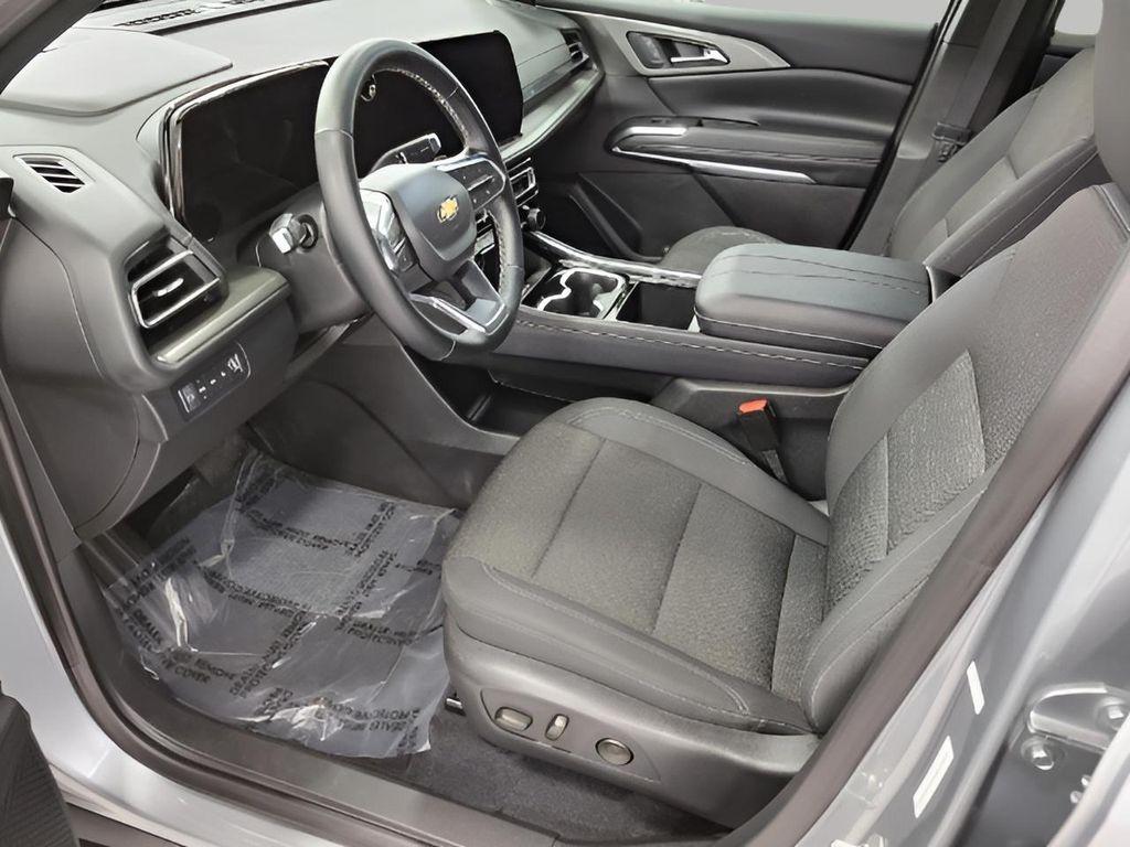 used 2025 Chevrolet Traverse car, priced at $36,752