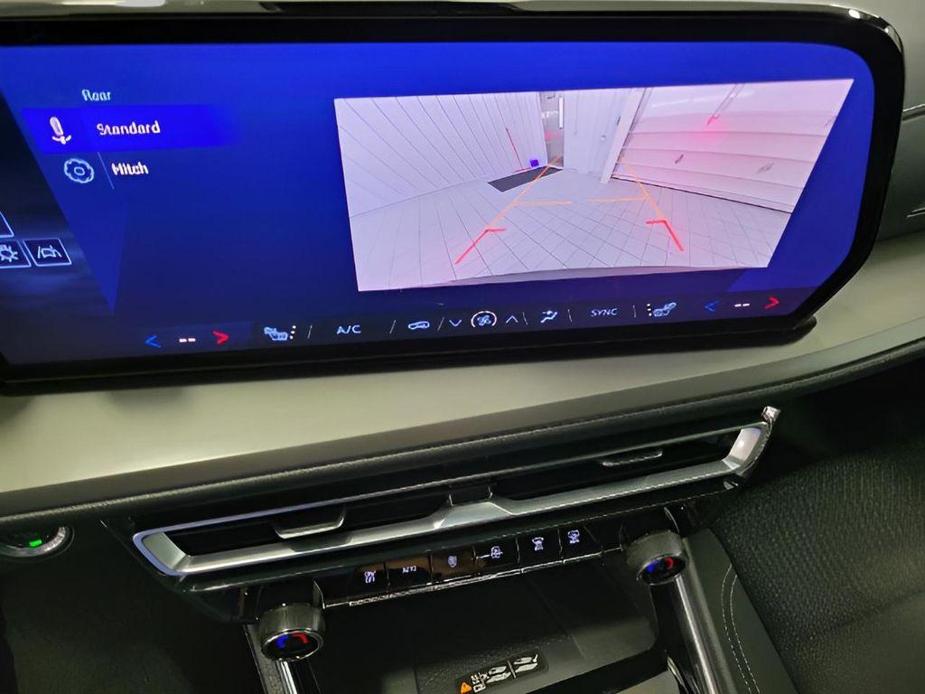 used 2025 Chevrolet Traverse car, priced at $37,172