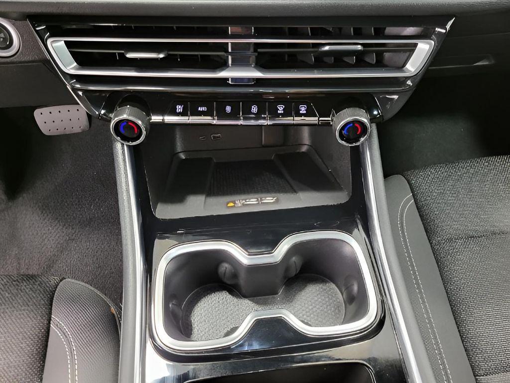 used 2025 Chevrolet Traverse car, priced at $37,172