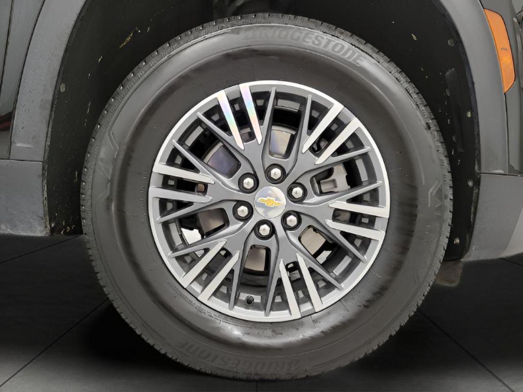 used 2025 Chevrolet Traverse car, priced at $37,172