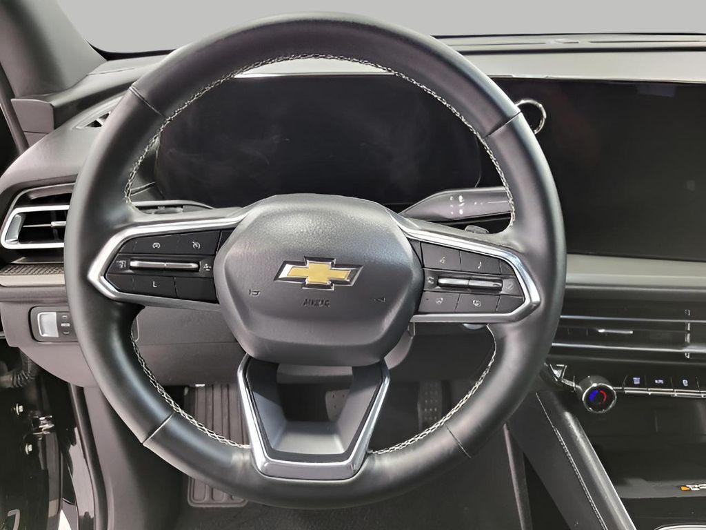 used 2025 Chevrolet Traverse car, priced at $37,172