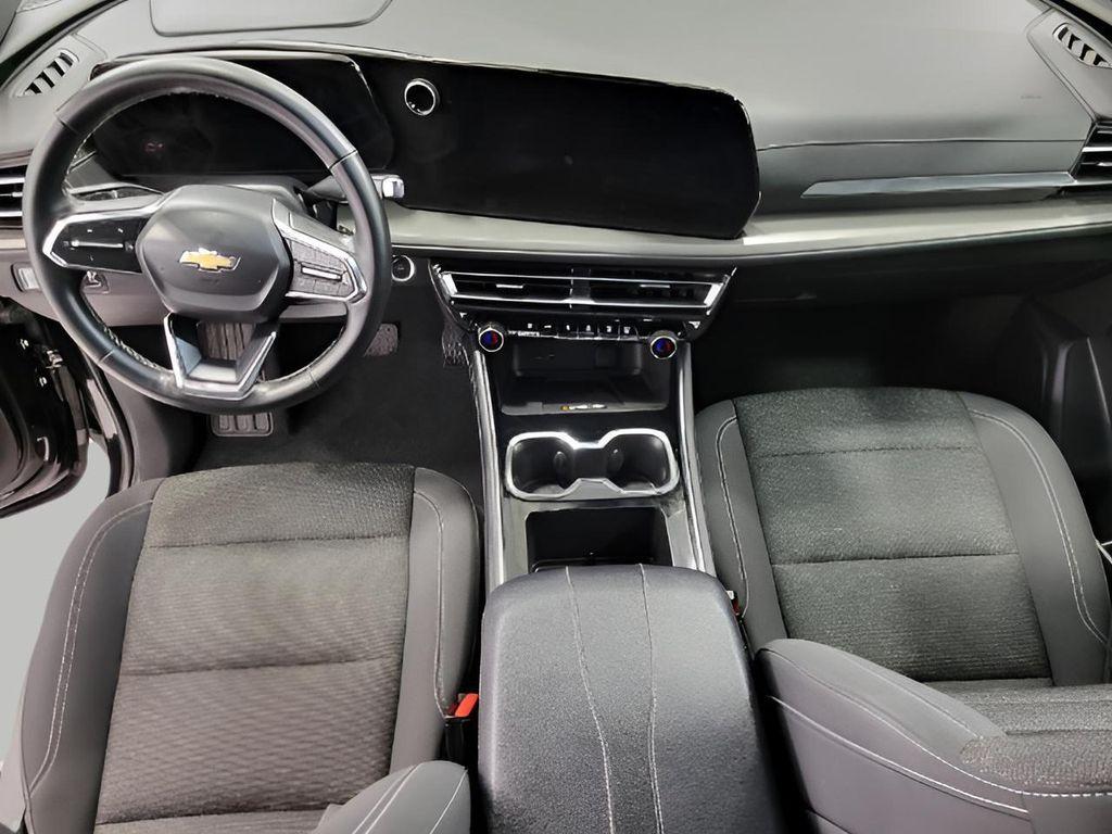 used 2025 Chevrolet Traverse car, priced at $37,172