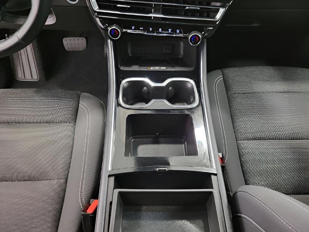 used 2025 Chevrolet Traverse car, priced at $37,172