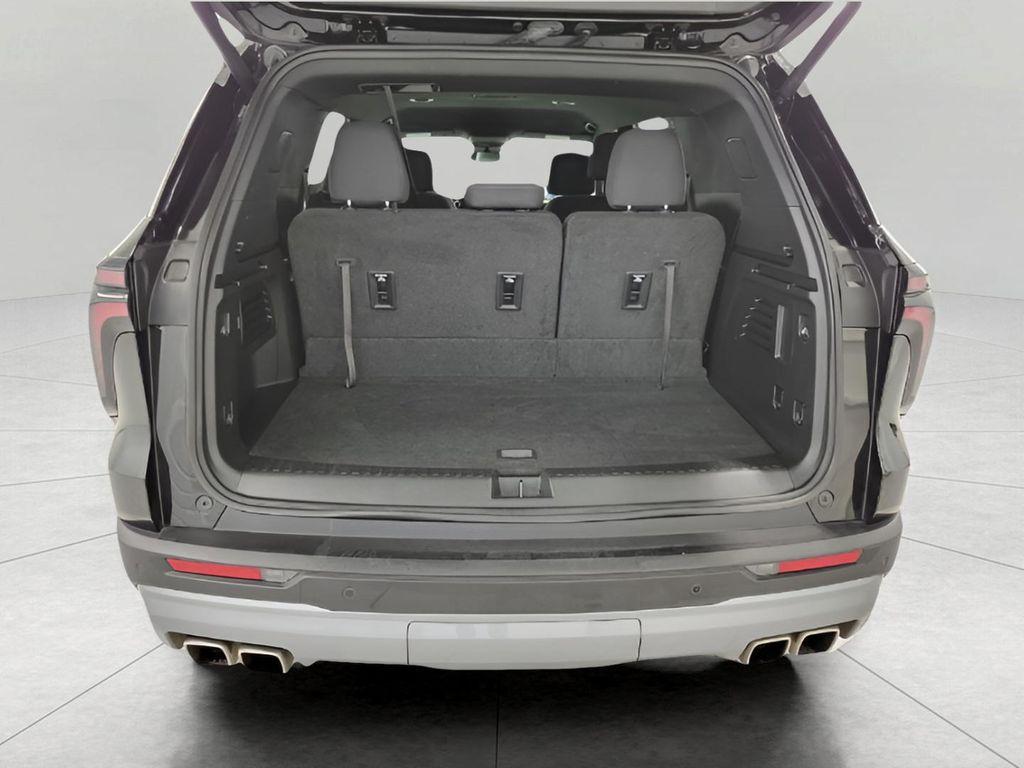 used 2025 Chevrolet Traverse car, priced at $37,172