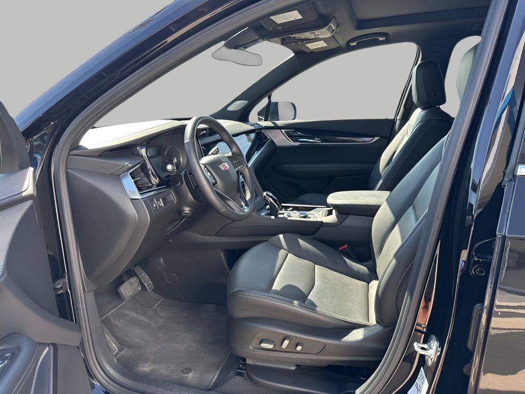 used 2025 Cadillac XT6 car, priced at $42,467