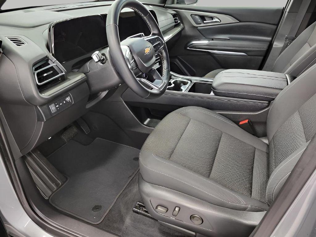 used 2025 Chevrolet Traverse car, priced at $38,431