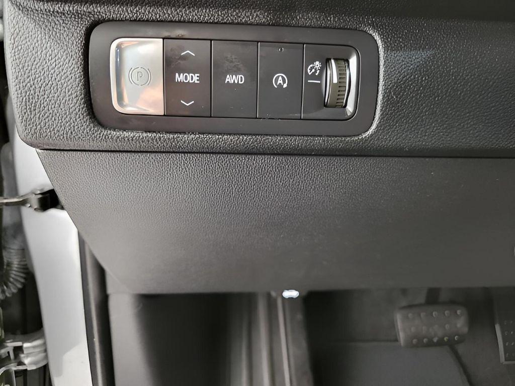 used 2025 Chevrolet Traverse car, priced at $38,431
