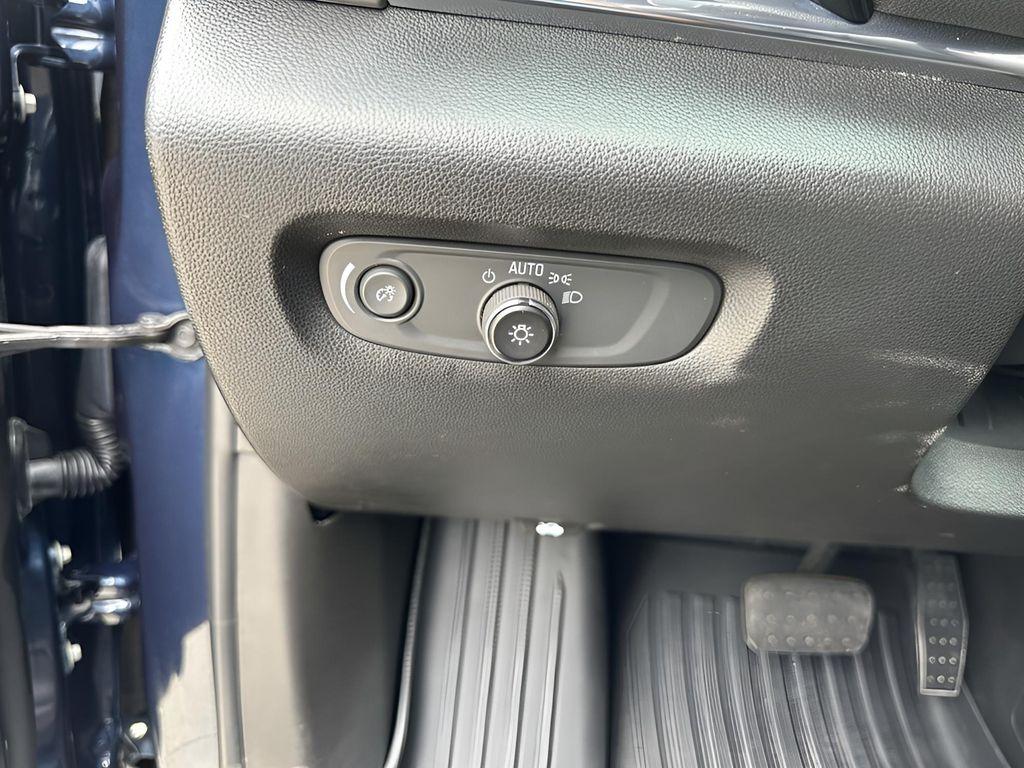 used 2022 Chevrolet Traverse car, priced at $29,544