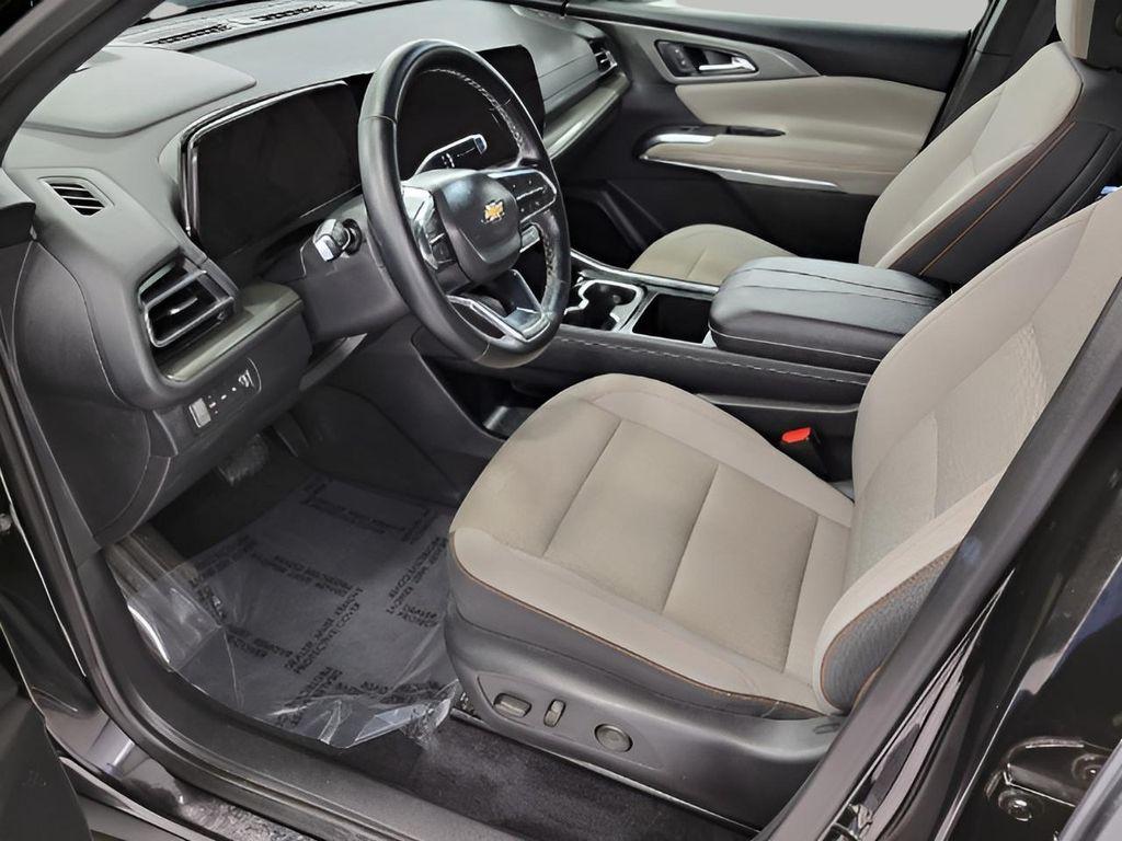 used 2025 Chevrolet Traverse car, priced at $37,948