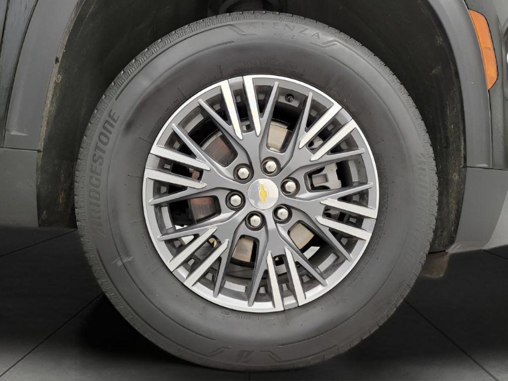 used 2025 Chevrolet Traverse car, priced at $37,948