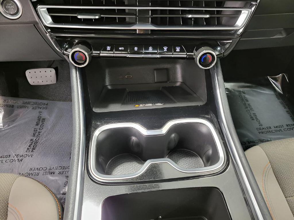 used 2025 Chevrolet Traverse car, priced at $37,948