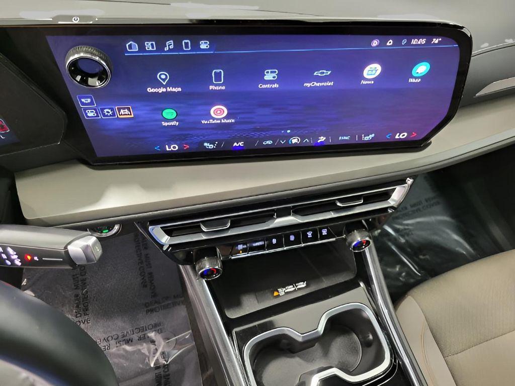 used 2025 Chevrolet Traverse car, priced at $37,948