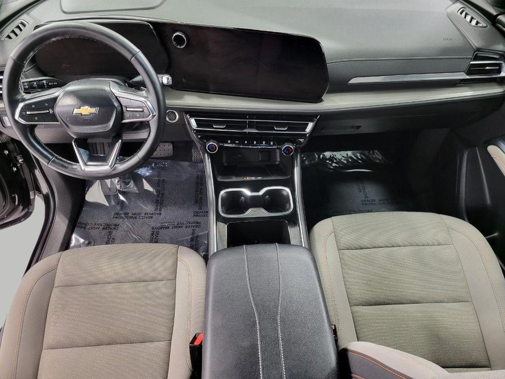 used 2025 Chevrolet Traverse car, priced at $38,622