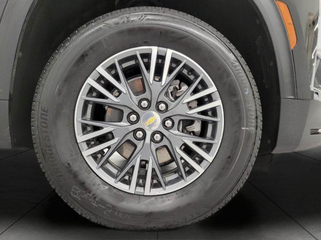 used 2025 Chevrolet Traverse car, priced at $38,622