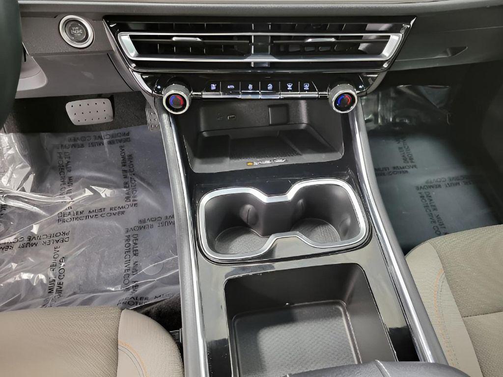 used 2025 Chevrolet Traverse car, priced at $38,549