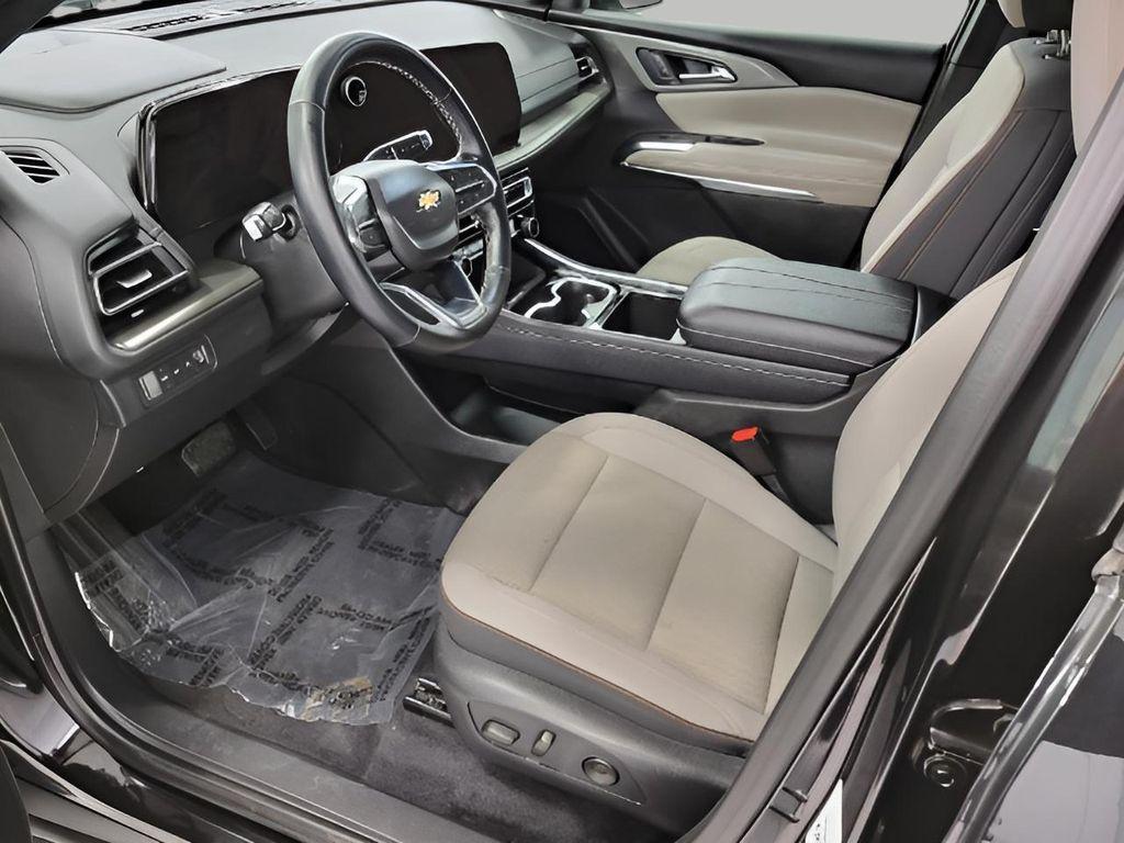 used 2025 Chevrolet Traverse car, priced at $38,549
