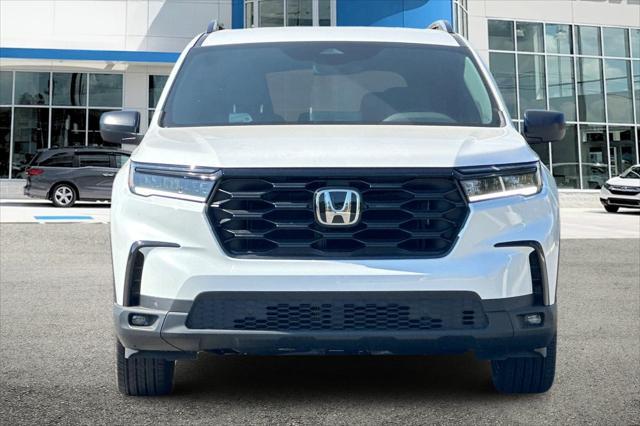 new 2025 Honda Pilot car, priced at $42,050