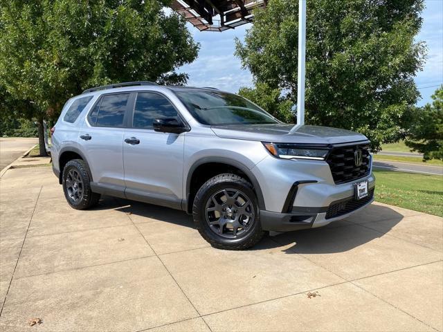 new 2025 Honda Pilot car, priced at $50,795