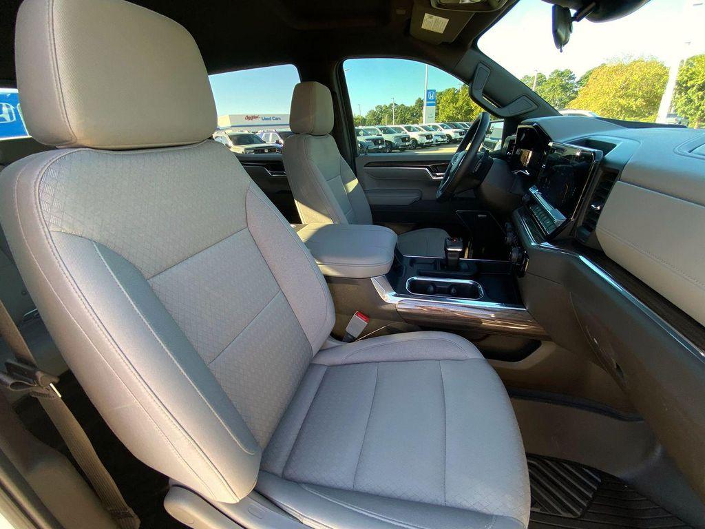 used 2025 Chevrolet Silverado 1500 car, priced at $43,888