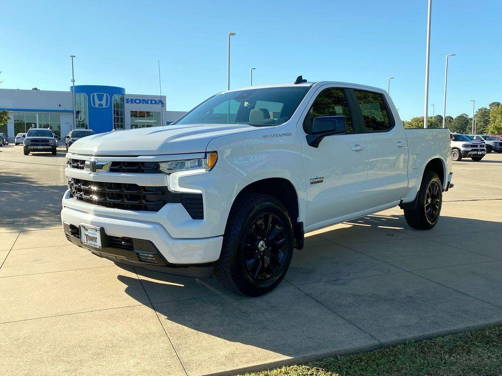 used 2025 Chevrolet Silverado 1500 car, priced at $43,888