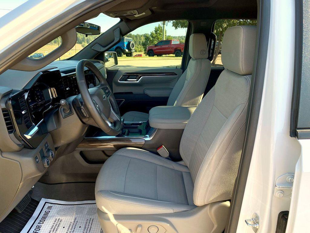 used 2025 Chevrolet Silverado 1500 car, priced at $43,888