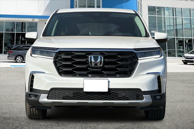 new 2025 Honda Pilot car, priced at $46,080