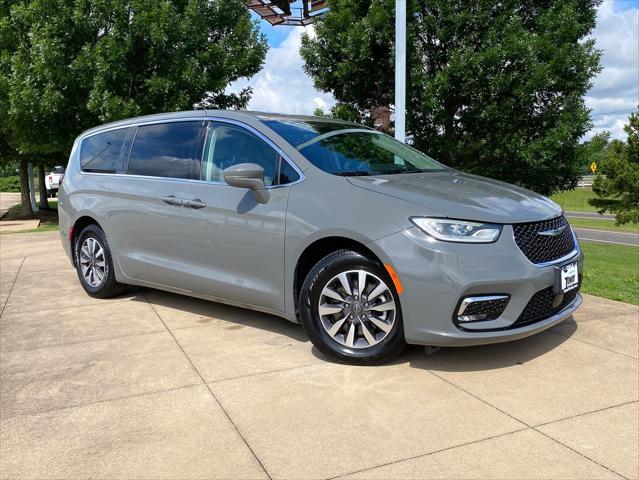used 2022 Chrysler Pacifica Hybrid car, priced at $26,761