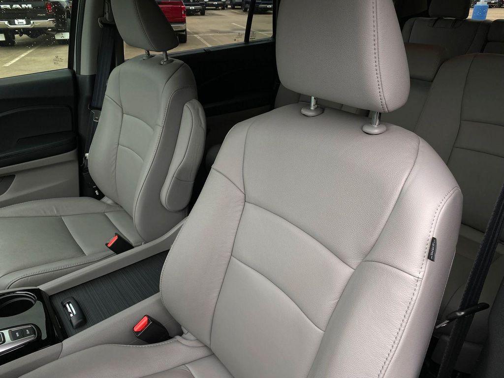 used 2022 Honda Pilot car, priced at $39,950