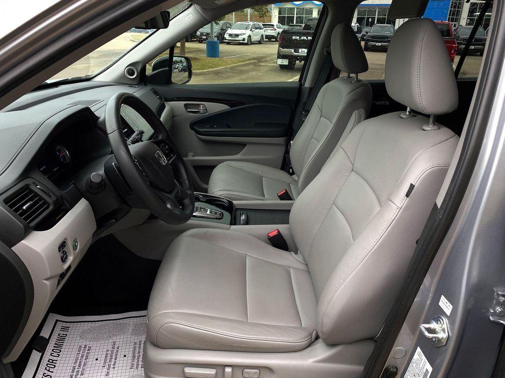 used 2022 Honda Pilot car, priced at $39,950