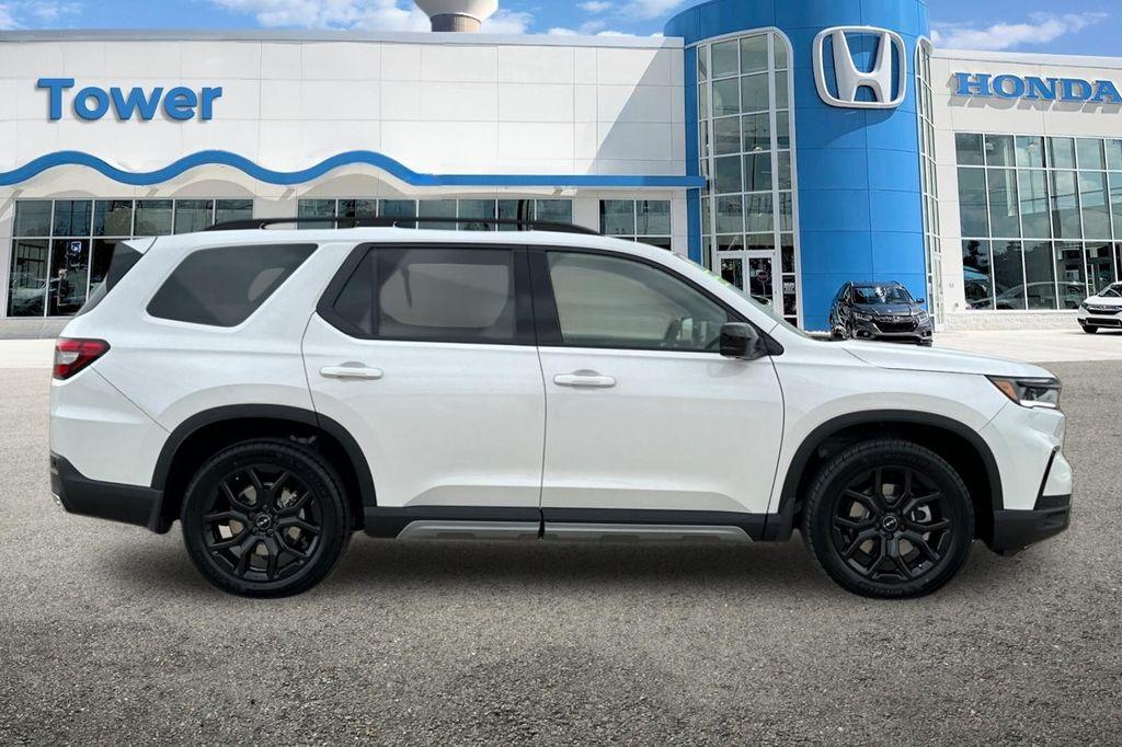 new 2025 Honda Pilot car, priced at $56,530