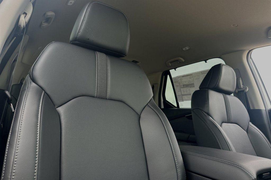 new 2025 Honda Pilot car, priced at $46,405