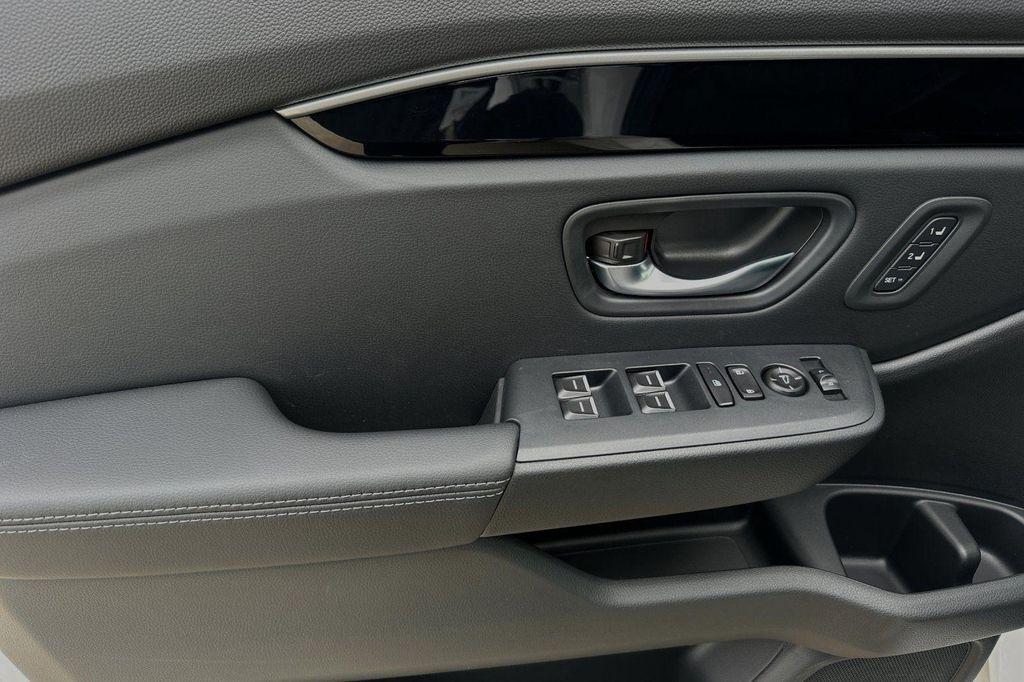 new 2025 Honda Pilot car, priced at $46,405